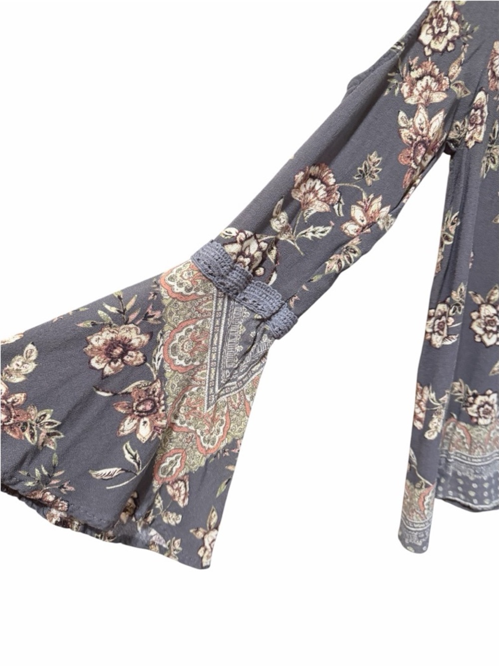 Knox Rose Floral Cold Shoulder Sleeve Blouse - Gray and Cream - Picture 5 of 8